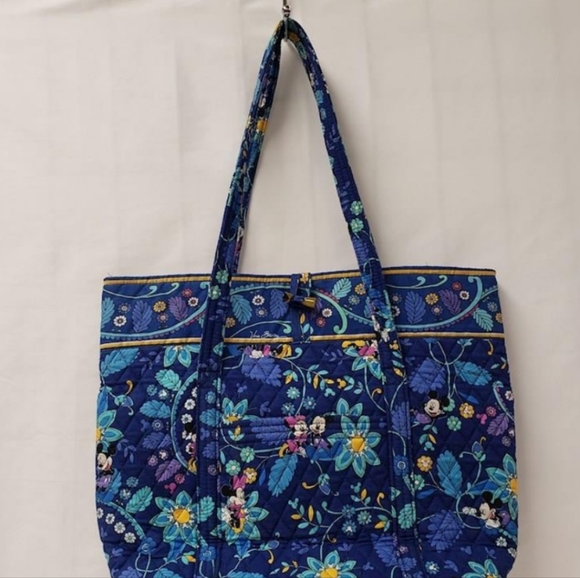 Vera Bradley Handbags - Vera Bradley "Dreaming in Disney" Disneyparks toggle shopper tote